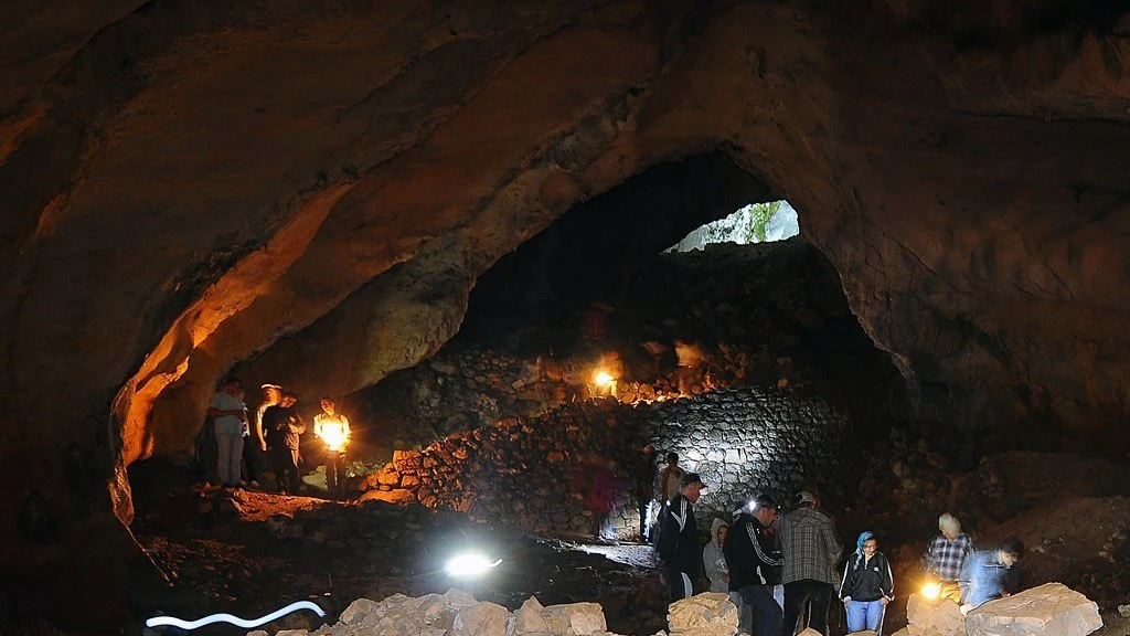 ılgarini mağarası